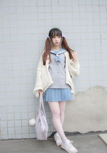 美女下面揉出水免费视频_720在线观看完整版